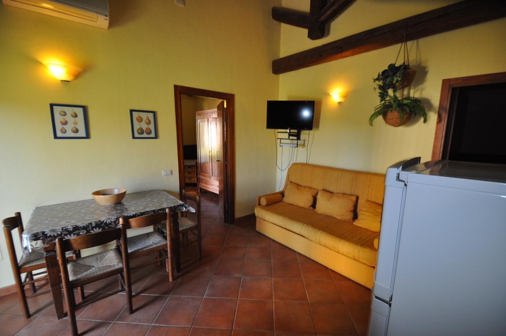 Agriturismo Il Cerrosughero Villa Scarlino Szoba fotó