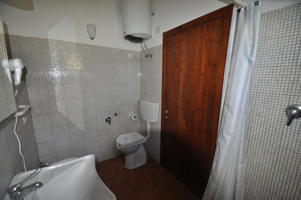 Agriturismo Il Cerrosughero Villa Scarlino Szoba fotó