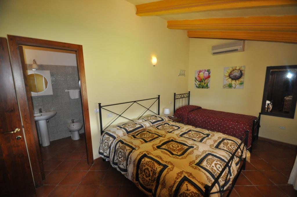 Agriturismo Il Cerrosughero Villa Scarlino Szoba fotó