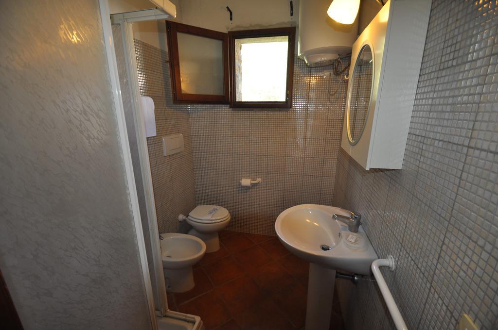 Agriturismo Il Cerrosughero Villa Scarlino Szoba fotó
