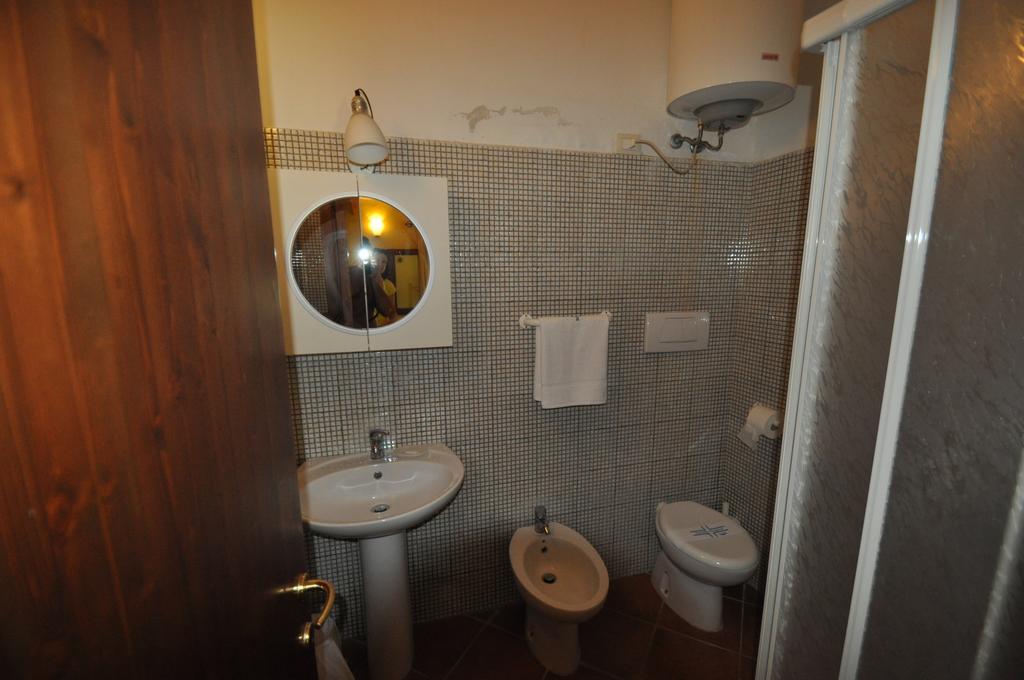 Agriturismo Il Cerrosughero Villa Scarlino Szoba fotó